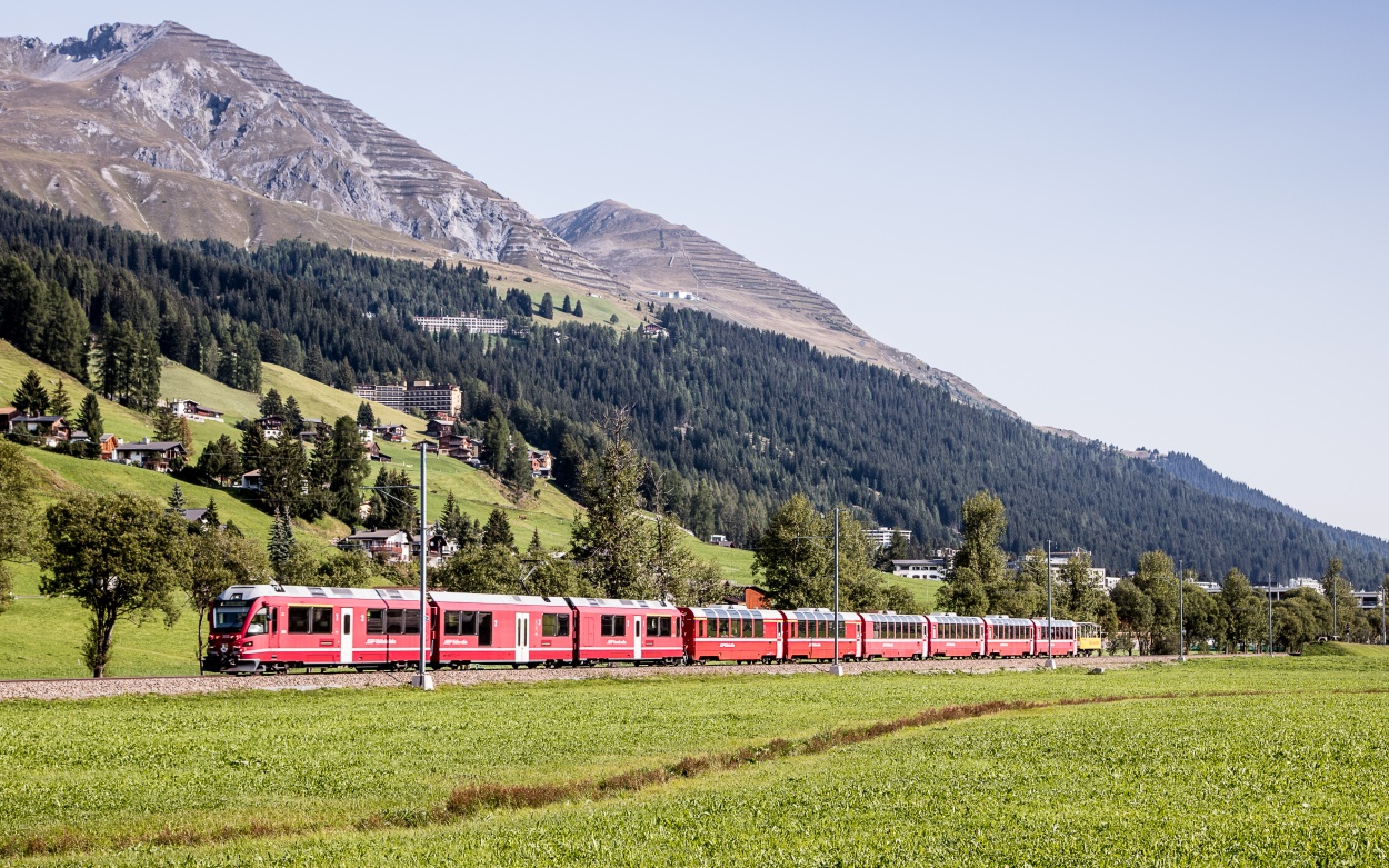 Bernina Express RhB Berge Alpen Landschaft