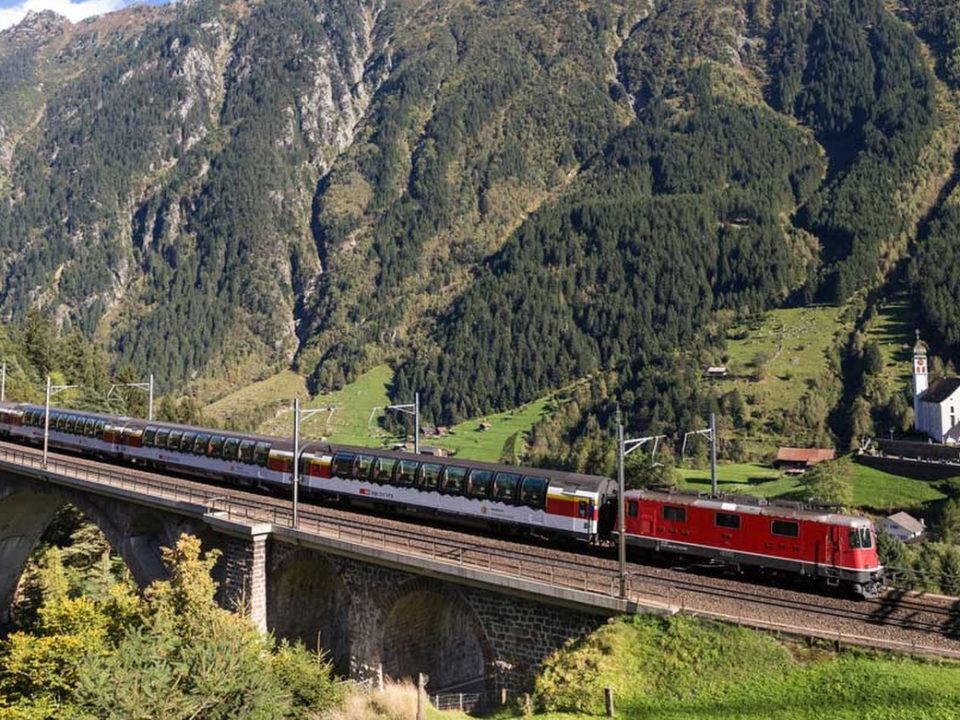 Schweiz Luxus Panorama Züge Gotthard Panorama Express