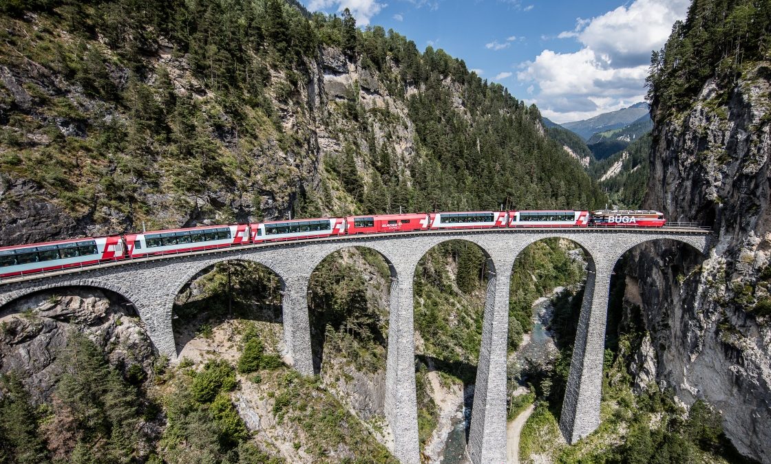 Glaicer Express Geburtstag Schweiz Luxuszug Berglandschaft