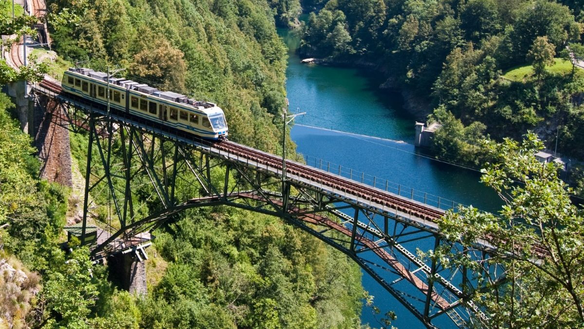 Centovalli-Bahn Lago-Maggiore-Express